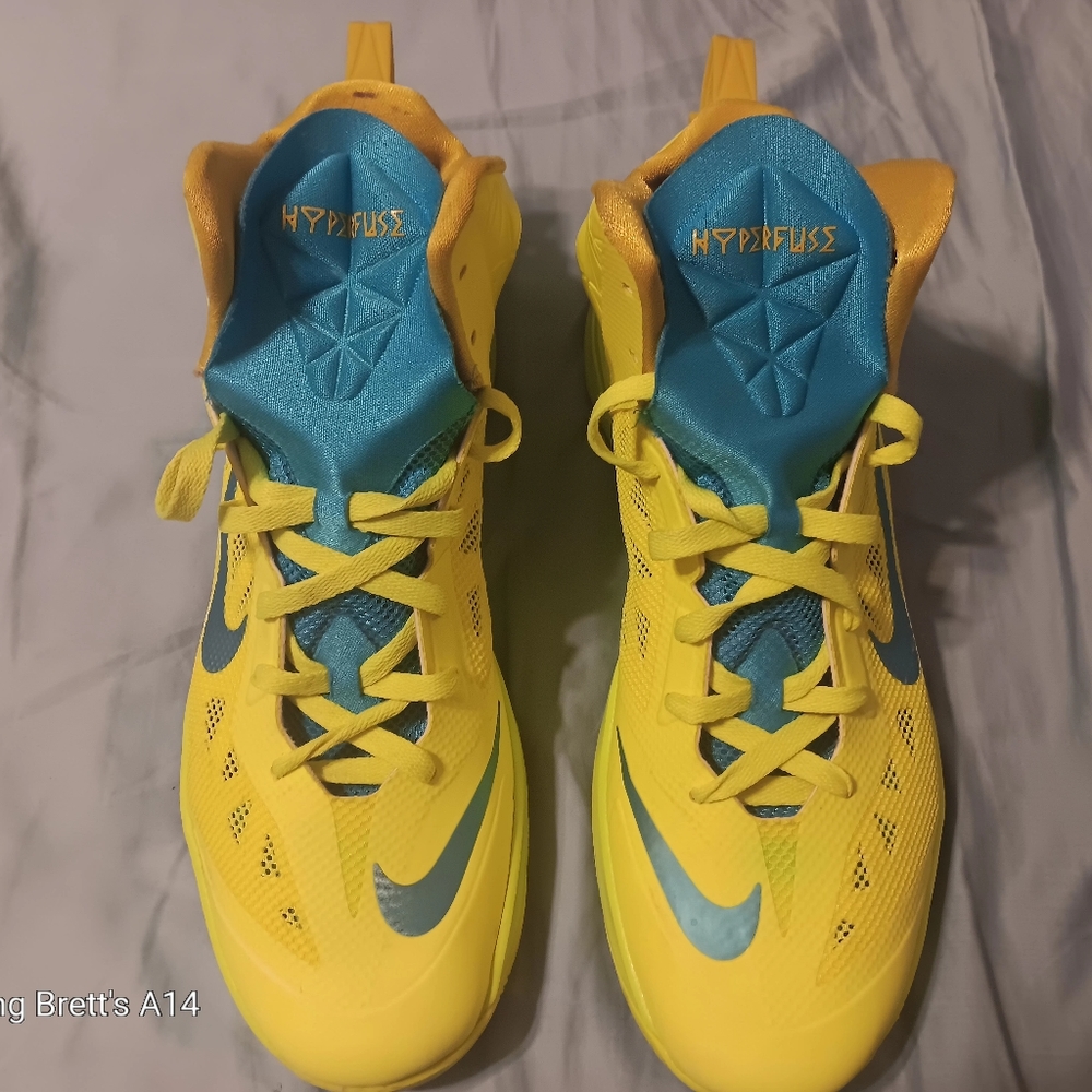 Men Nike Hyperfuse size 12 basketball shoes